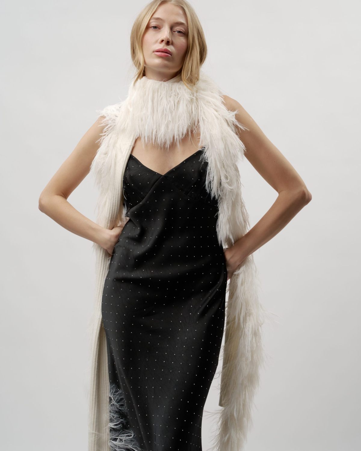 Платье длинное со стразами 